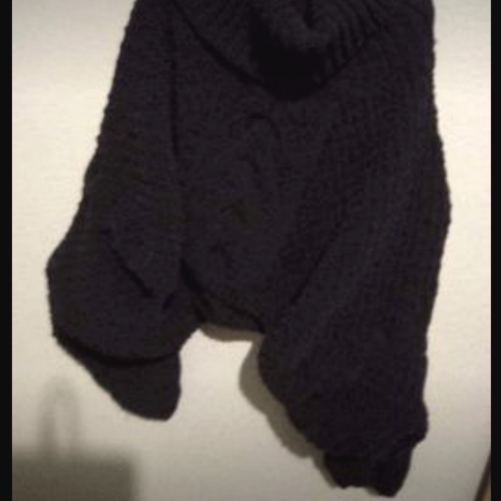 Turtle neck crop top knitted black sweater. Size small